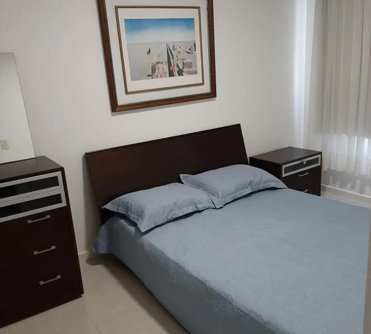Meia Praia - Apartamento Com Sacada Ampla E Churrasqueira, Proximo A Praia E A Avenida Principal. location